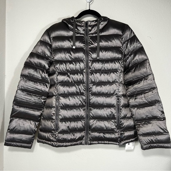 Andrew Marc Packable lightweight premium Down jacket Silver Size medium - Picture 1 of 11